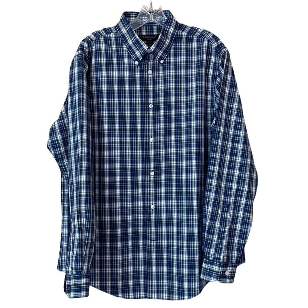 Bloomingdales The Mens Store no iron shirt. Size L